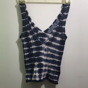 Guess crop top